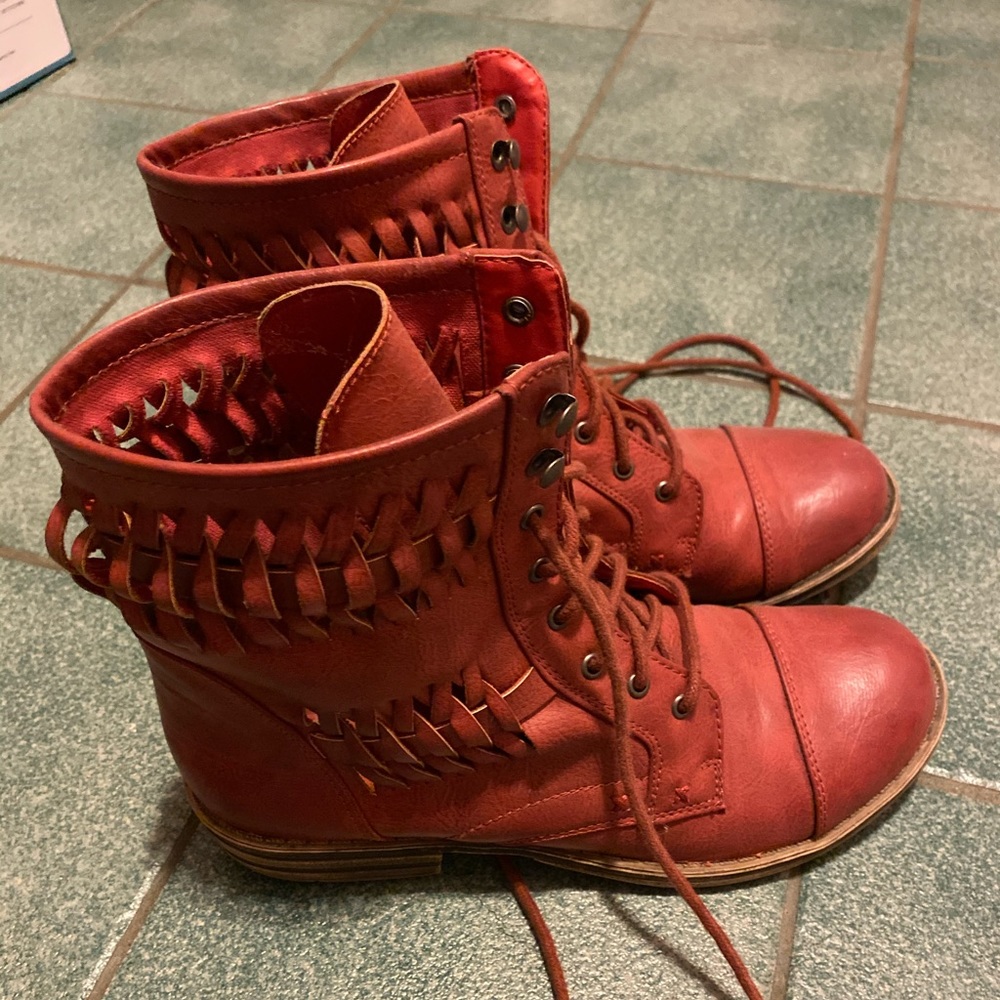 Combat boots